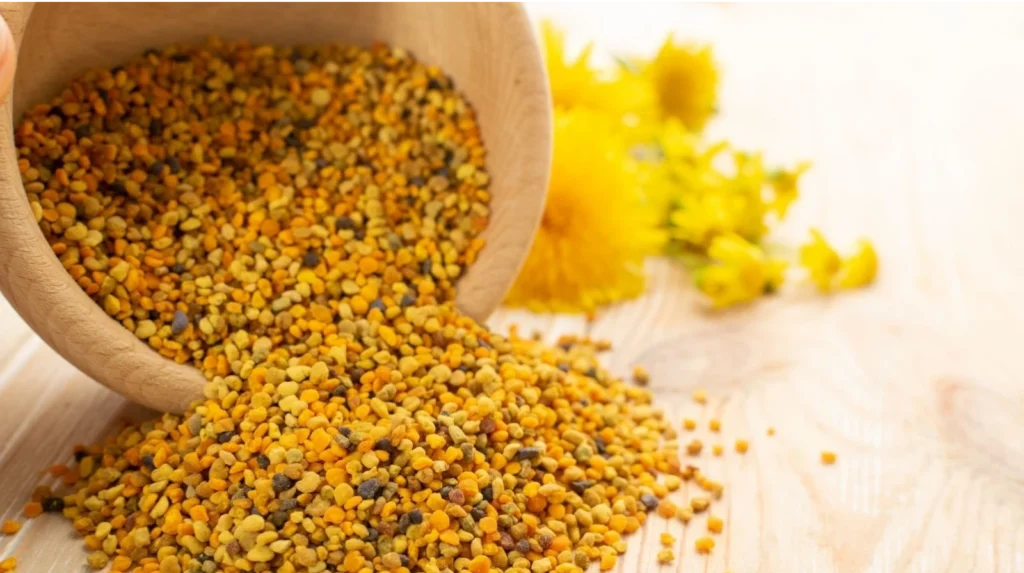 Arı poleni granülleri ve bal peteği