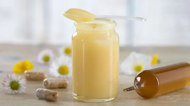 Arı Sütü Nedir? Nasıl Oluşur, İçeriği ve Kullanımı